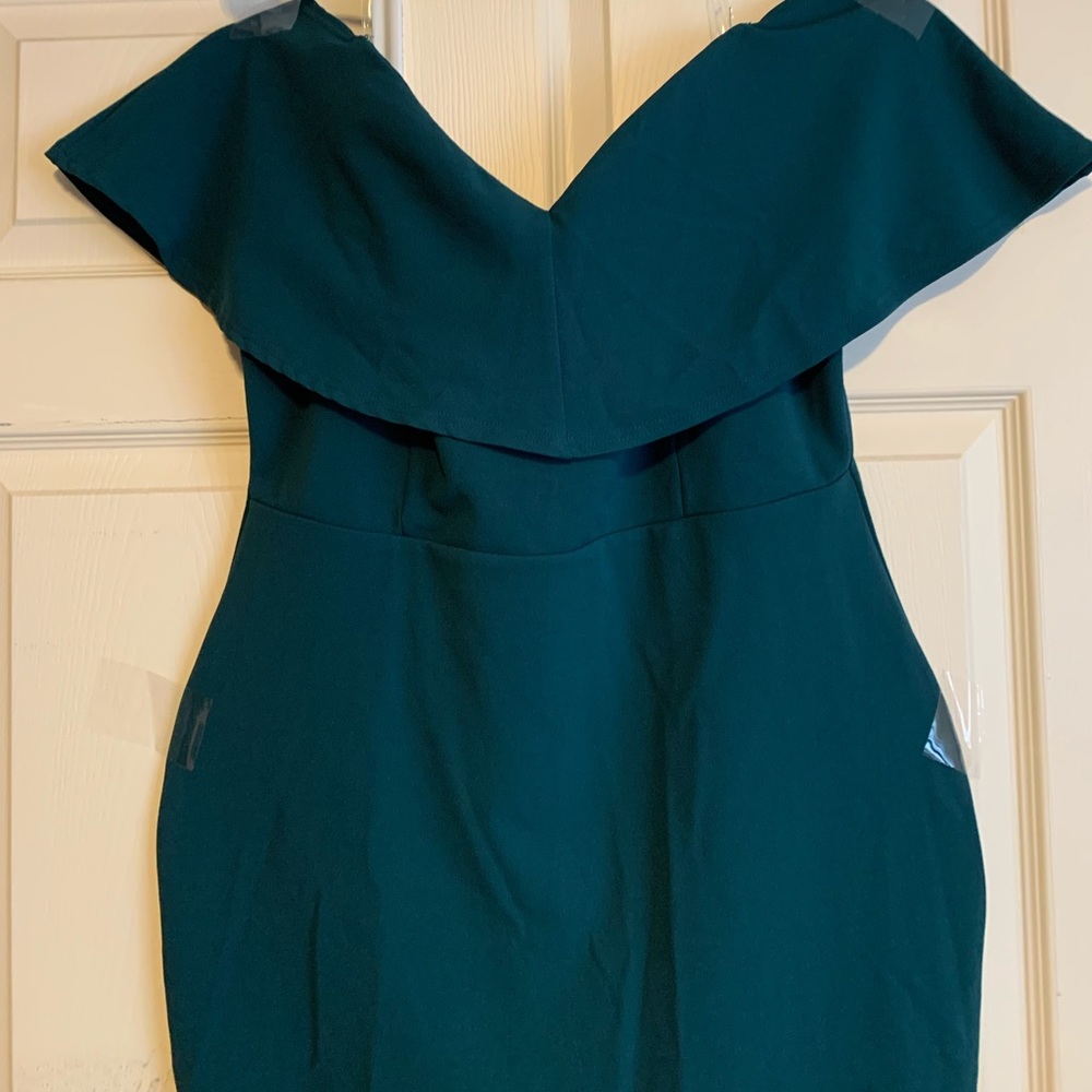 Fashion to figure off shoulders dress